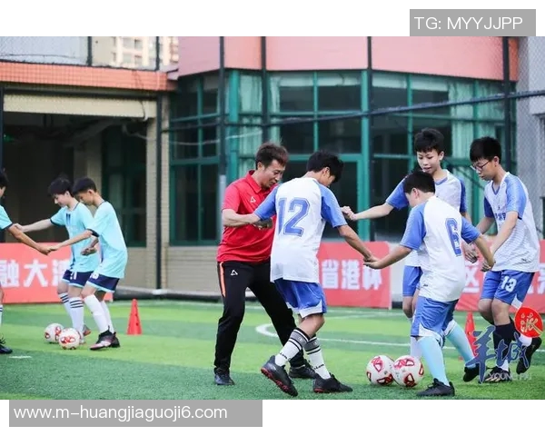 粤语足球的魅力与文化传承探讨:从球场到生活的深刻影响 粤语足球的魅力与文化传承探讨:从球场到生活的深刻影响